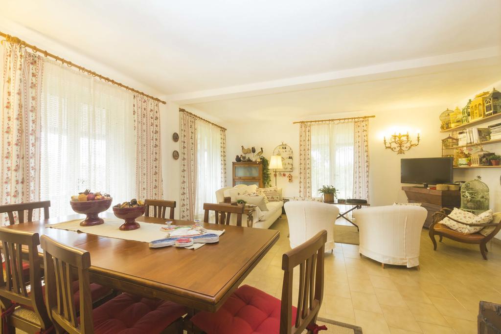 Villa Monserrato - Goelba Porto Azzurro Bilik gambar