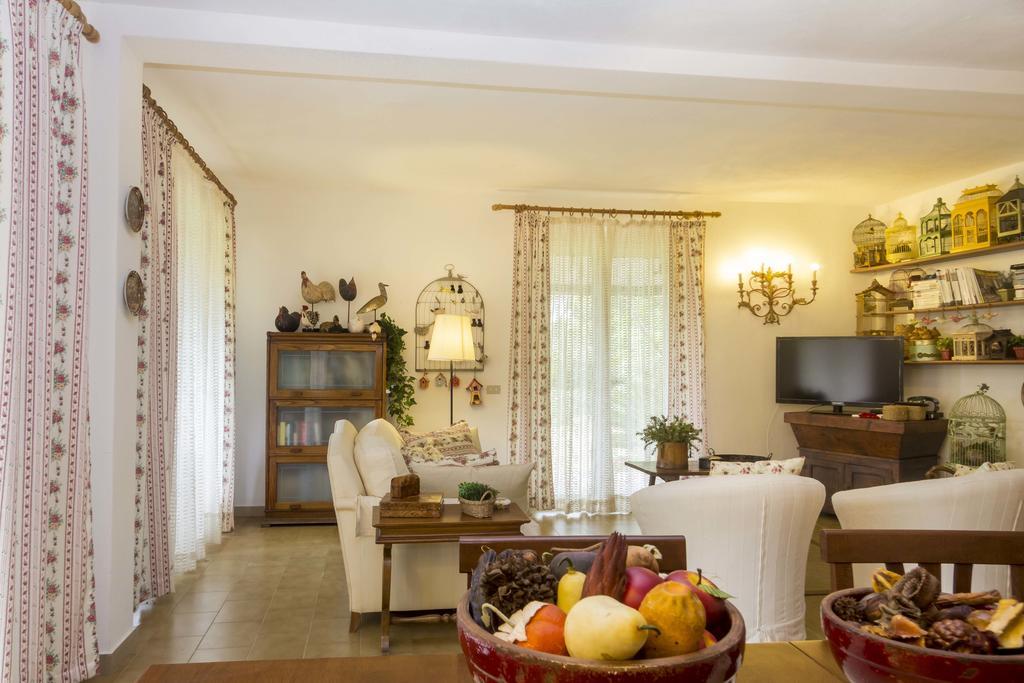 Villa Monserrato - Goelba Porto Azzurro Bilik gambar